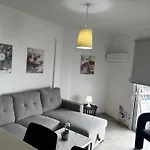 Alex 203 Apartment *